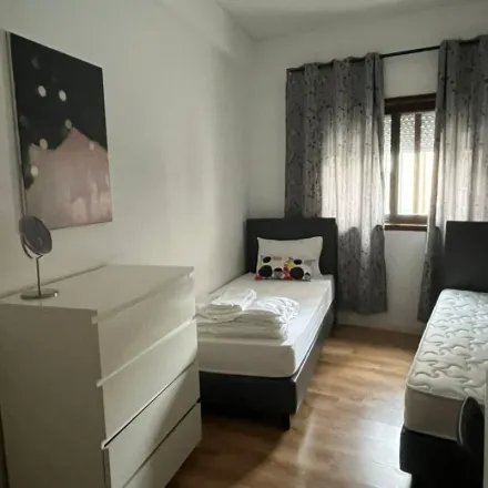 Image 5 - Rua 9 de Julho, 4050-503 Porto, Portugal - Apartment for rent