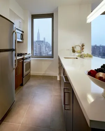 Image 2 - The Ohm, 312 11th Avenue, New York, NY 10001, USA - Apartment for rent