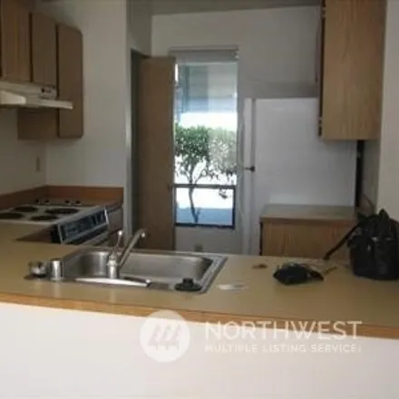 Image 4 - 10137 Northeast 137th Place, Kirkland, WA 98034, USA - Townhouse for rent