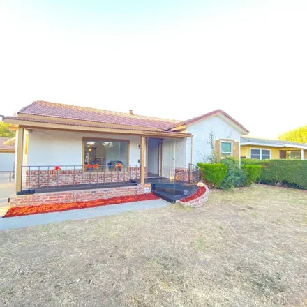 Buy this 2 bed house on La Mesa Drive in Tulare, CA 93274