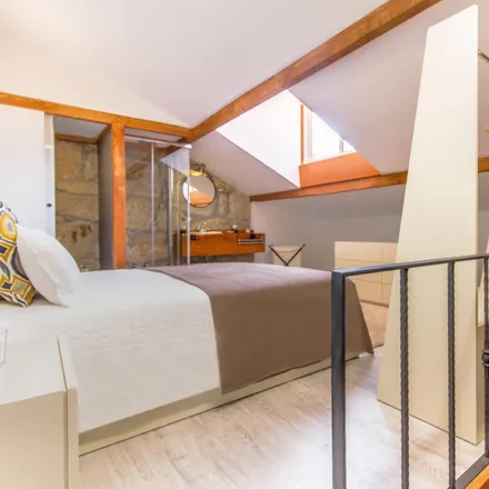 Rent this 2 bed apartment on Galerias Belo Horizonte in Rua Pinto Mourão, 4400-317 Vila Nova de Gaia
