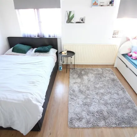 Rent this 3 bed townhouse on Sudbury Court Road in London, HA1 3SG