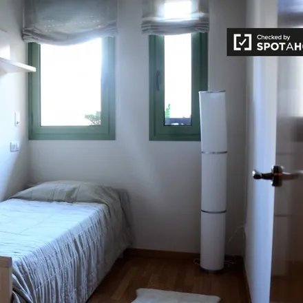 Rent this 2 bed room on Carrer d'Aragó in 566, 08001 Barcelona