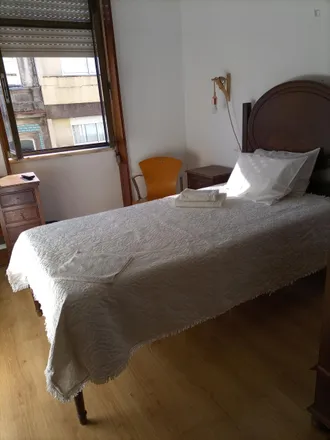 Rent this 15 bed room on B! Fashion in Rua do Rosário, 4050-519 Porto