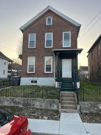 Rent this 4 bed house on 143 Lawrence Street in Parkville, Hartford