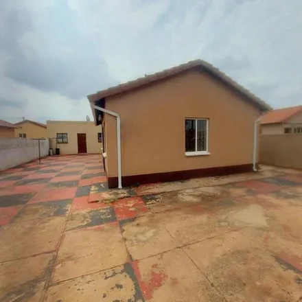 Image 3 - Adcock Street, Johannesburg Ward 13, Soweto, 1861, South Africa - Apartment for rent