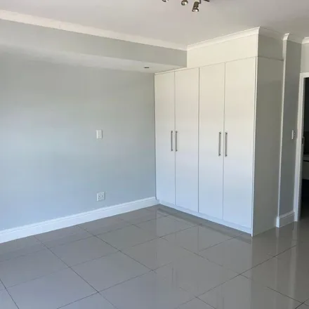 Image 5 - Rosmead Avenue, Kenilworth, Cape Town, 7708, South Africa - Apartment for rent