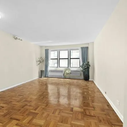 Image 4 - 37-31 73rd Street, New York, NY 11372, USA - Apartment for sale