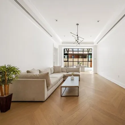 Image 4 - 320 East 82nd Street, New York, NY 10028, USA - Condo for sale