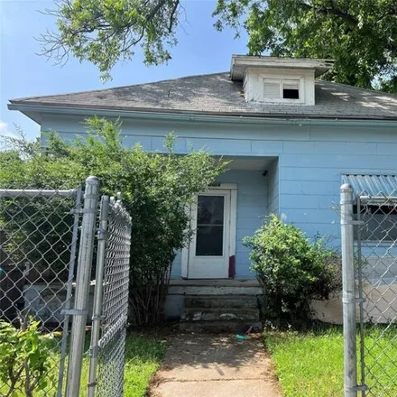 Buy this 3 bed house on 1018 East Allen Avenue in Fort Worth, TX 76104