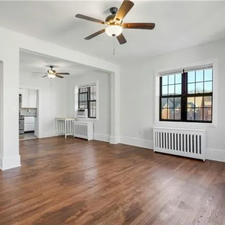 Image 5 - 831 Bronx River Road, City of Yonkers, NY 10708, USA - Apartment for sale