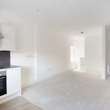 Rent this 1 bed apartment on Trafalgar Chambers in South Parade, London