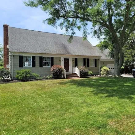 Rent this 3 bed house on 1750 Gillette Drive in East Marion, Southold