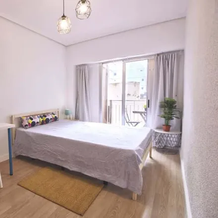 Rent this 3 bed room on Carrer de Maties Perelló in 2, 46005 Valencia