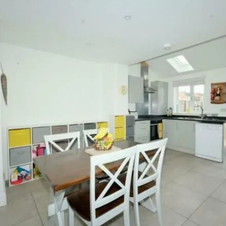 Image 3 - 18 Lewis Drive, Chelmsford, CM2 9ED, United Kingdom - Townhouse for rent