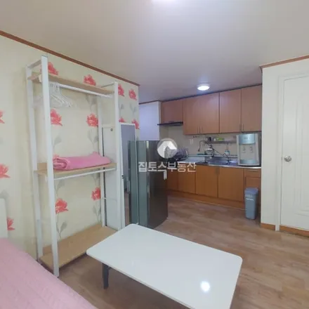 Rent this studio apartment on 서울특별시 강남구 역삼동 748-11