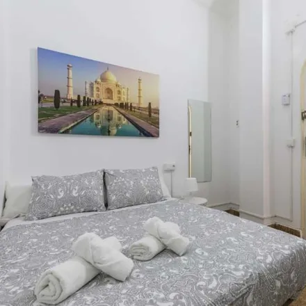 Rent this 8 bed room on Gran Via del Marqués del Túria in 46, 46005 Valencia