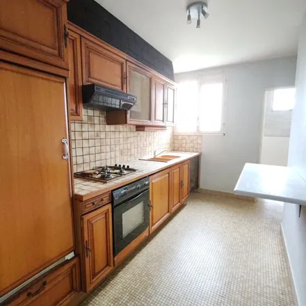 Rent this 5 bed apartment on 3 Rue de Châteaudun in 28100 Dreux, France
