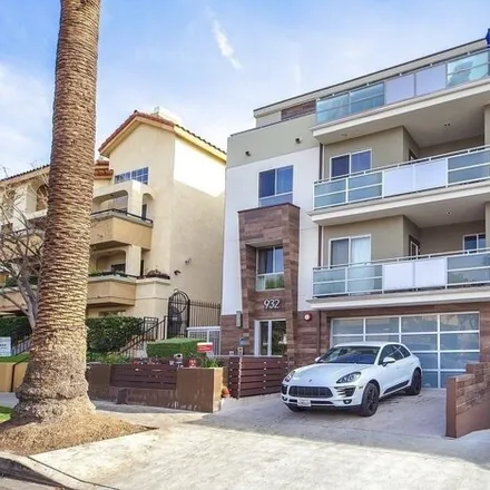 Rent this 3 bed condo on NRG UPGRADE in 960 North Alfred Street, Los Angeles