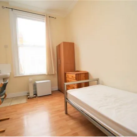 Image 7 - North Cliff Street, Preston, PR1 8JA, United Kingdom - Room for rent