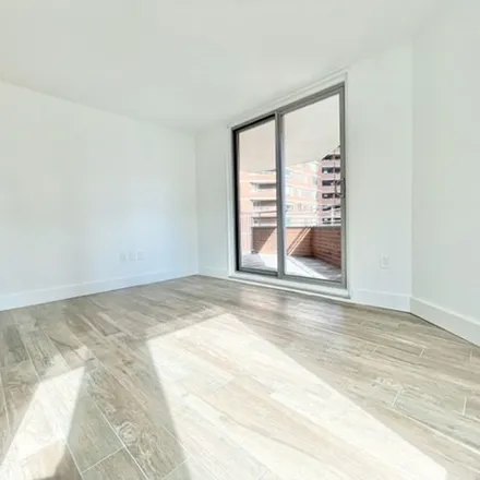 Rent this 3 bed apartment on 490 2nd Avenue in New York, NY 10016
