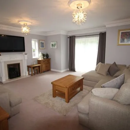 Rent this 5 bed apartment on Cronkinsons Farm Crossing in Stapeley Terrace, Nantwich