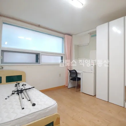 Rent this studio apartment on 서울특별시 관악구 봉천동 1626-22