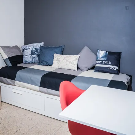 Rent this 3 bed room on Carrer d'Aragó in 485, 08013 Barcelona