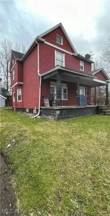 Image 2 - 181 Wayne Avenue, Youngstown, OH 44502, USA - House for sale
