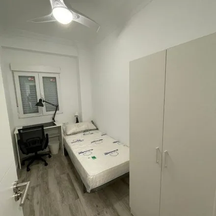 Rent this 3 bed apartment on Farmacia Llopis Gonzalez in Avinguda de la Malva-rosa, 106