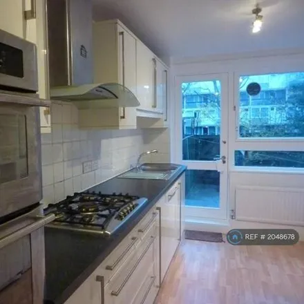 Image 3 - Selkirk House, Earlsferry Way, London, N1 0DR, United Kingdom - Room for rent