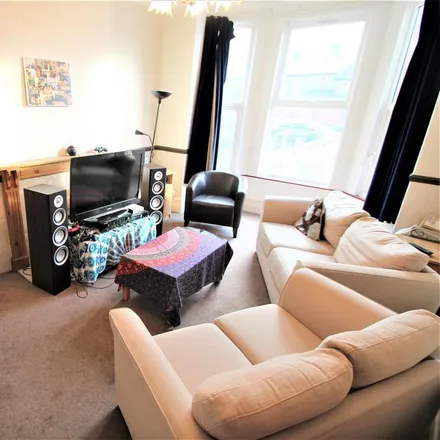 Rent this 7 bed townhouse on Hyde Park Source in 2 Rosebank Road, Leeds