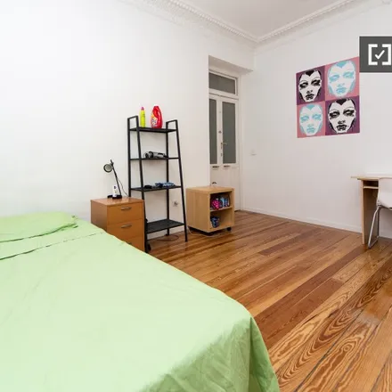Rent this 6 bed room on Madrid in Ni Subo Ni Bajo, Calle de García de Paredes