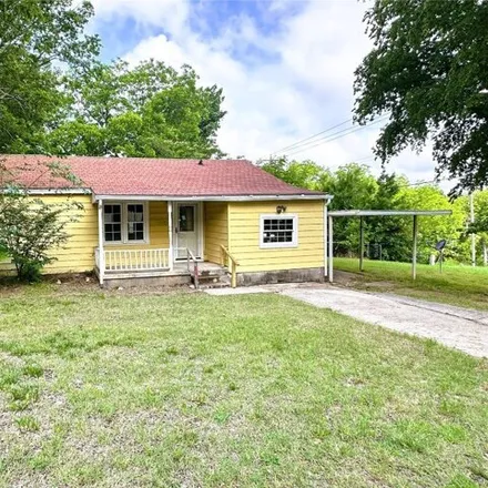 Buy this 3 bed house on 200 West South Street in Pauls Valley, OK 73075