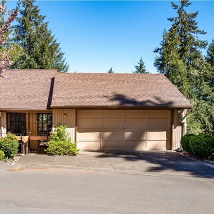 Buy this 2 bed townhouse on 549 Montara Way in Eugene, OR 97405