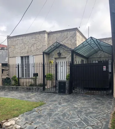 Buy this studio house on Chivilcoy 1050 in Partido de Morón, B1712 JOB Castelar