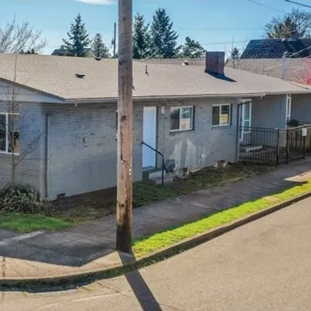 Buy this 17 bed house on 628 Northeast 75th Avenue in Portland, OR 97213