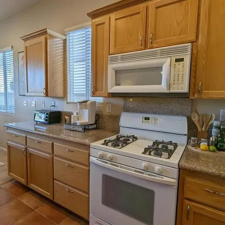 Image 1 - Indian Palms Golf Course, Grant Drive, Indio, CA 92201, USA - Apartment for rent