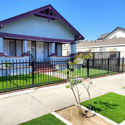 Buy this studio duplex on 727 Washington Place in Long Beach, CA 90813