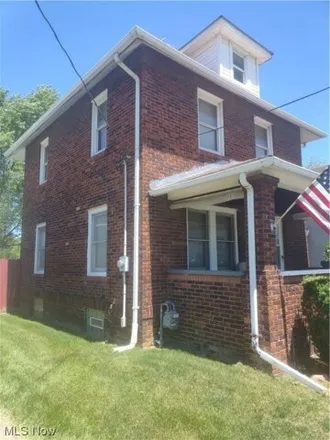 Buy this 3 bed house on 836 West 20th Street in Lorain, OH 44052