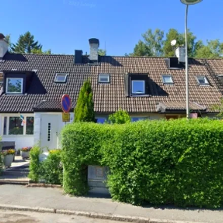 Rent this 5 bed townhouse on Astrakangatan 122-114 in 165 52 Stockholm, Sweden