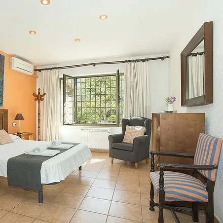 Rent this 6 bed house on Carrer de Pollença in 07011 Palma, Spain