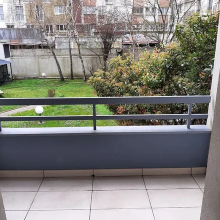 Rent this 3 bed apartment on 27 Rue Traversière in 92100 Boulogne-Billancourt, France