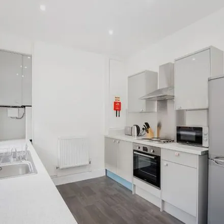 Rent this 2 bed duplex on Saveware in 15 Oak Tree Lane, Metchley