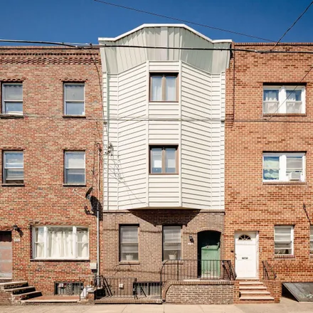 Buy this studio townhouse on 1630 South 9th Street in Philadelphia, PA 19148