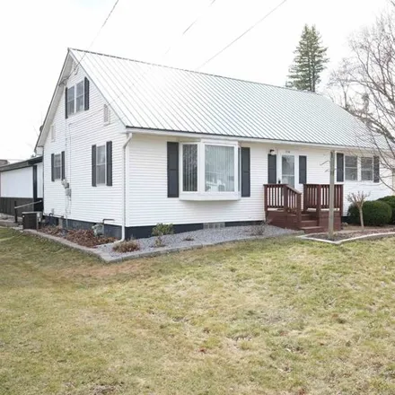 Buy this 3 bed house on 116 West Jefferson Street in Marshfield, WI 54449