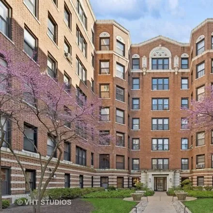 Buy this 1 bed condo on 721-725 West Sheridan Road in Chicago, IL 60613