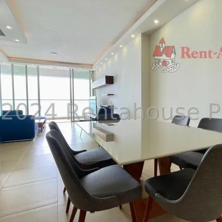 Rent this 2 bed apartment on Hacienda Real in Avenida Balboa, Marbella