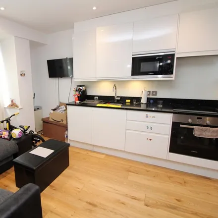 Rent this 2 bed apartment on Green Dragon House in High Street, London