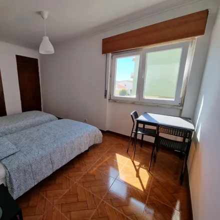 Rent this 3 bed room on Rua Guilhermina Suggia 3 in 2725-412 Algueirão-Mem Martins, Portugal